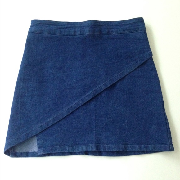 BRANDY MELVILLE SKIRT