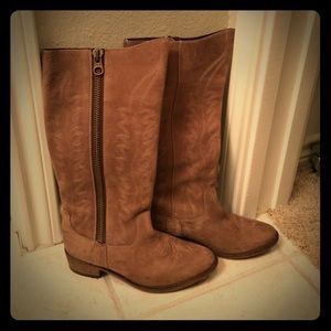 Light brown Steve Madden boots
