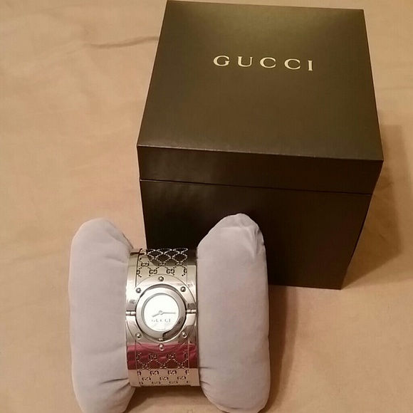 Gucci Ladies silver watch/ bangle