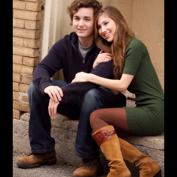 Meet your Posher! - Picture 3 of 3