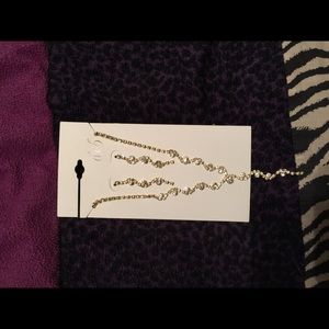 Gold necklace and earring set