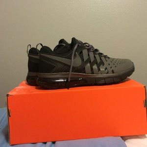 BRAND NEW Nike Fingertrap Max