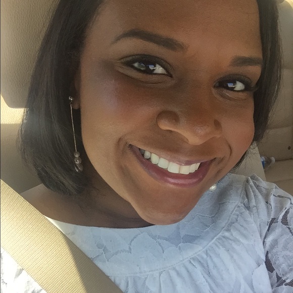 Meet your Posher, Loren - Picture 2 of 7