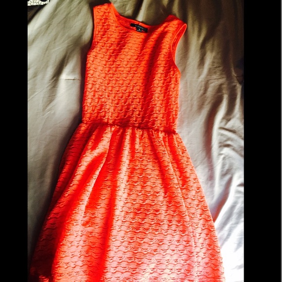 Beautiful orange dress !! Doesn't fit but