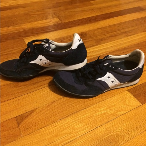 Saucony Bullet in dark blue size 9