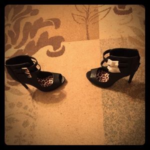 Size 10 black pumps