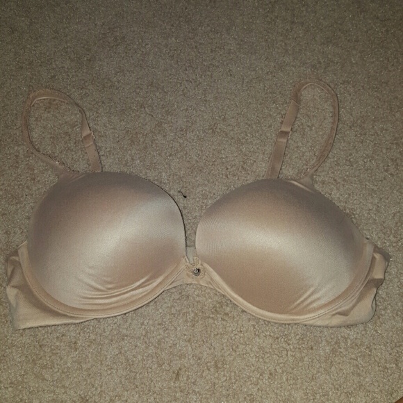 VS nude bra.
