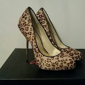 Leopard pumps