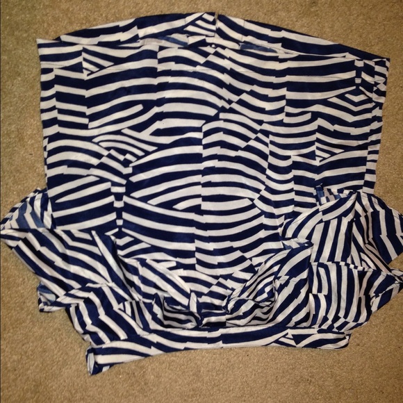 H&M Ruffle skirt - Picture 1 of 2