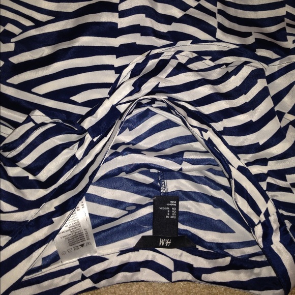 H&M Ruffle skirt - Picture 2 of 2