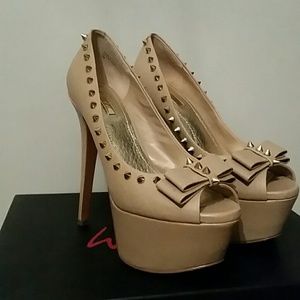 Spiked peep toe pumps