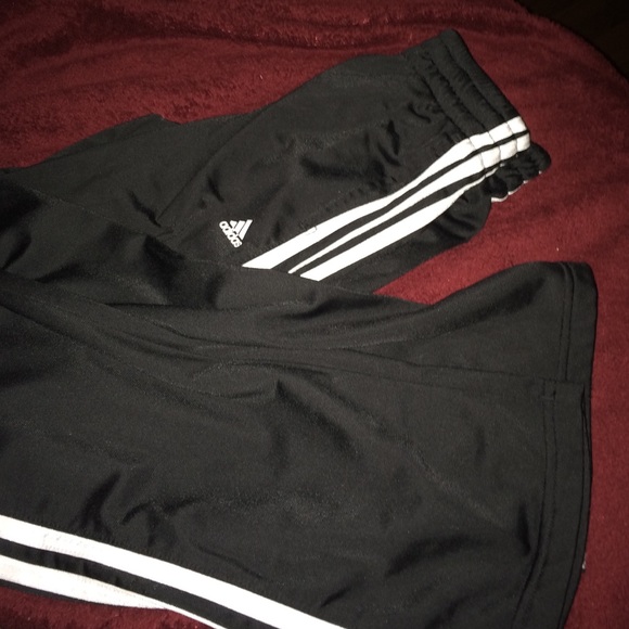 Straight track Adidas sweats