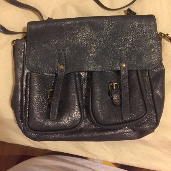 Reversible crossbody bag