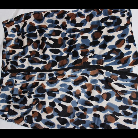 🚫SOLD in Bundle! Leopard Print Pencil Skirt - Picture 2 of 3