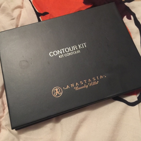 Anastasia Contour Kit (light to medium)