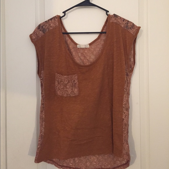 chestnut top with laced back