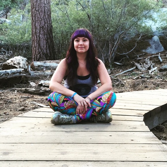 Meet your Posher, Jenn - Picture 2 of 3