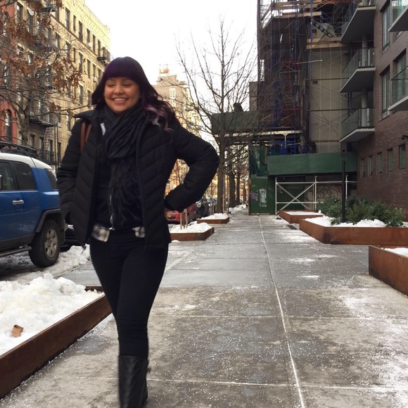 Meet your Posher, Jenn - Picture 3 of 3