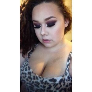 Meet your Posher, Maya