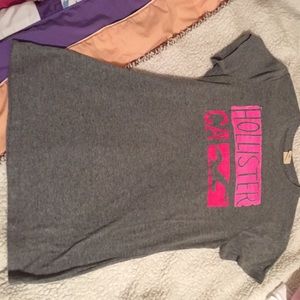 hollister tee with logo