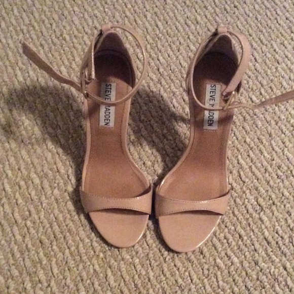 Steve Madden Shoes - Steve Madden nude heel