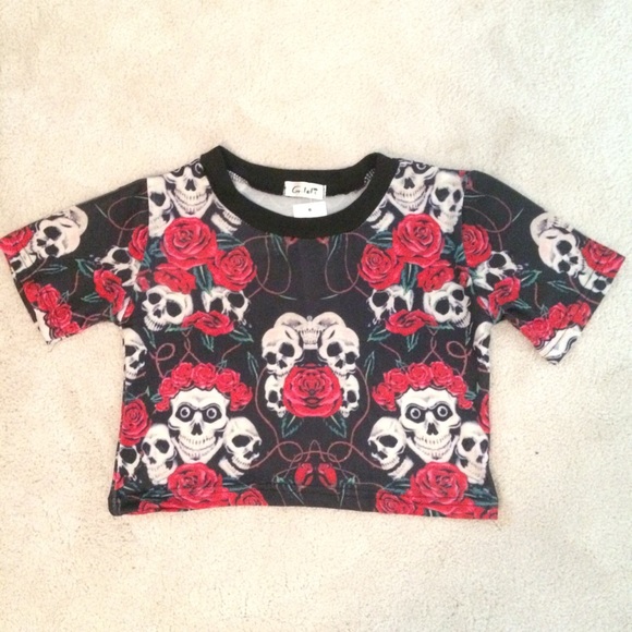 New crop top with tag