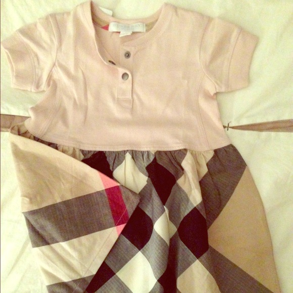 Burberry girls💟