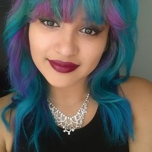 Meet your Posher, Carolina