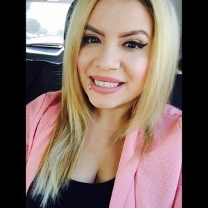 Meet your Posher, Corina