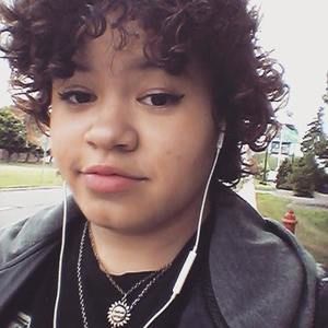 Meet your Posher, Renee