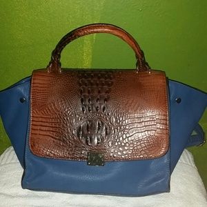 *Final Price*Shoedazzle Blue Crossbody Trapeze bag