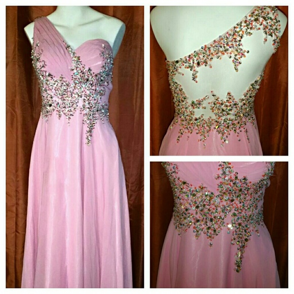 One shoulder gown