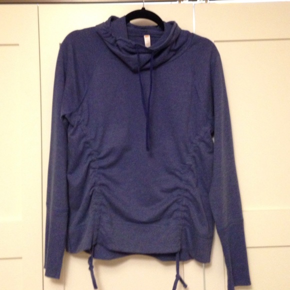 Lucy lightweight pullover