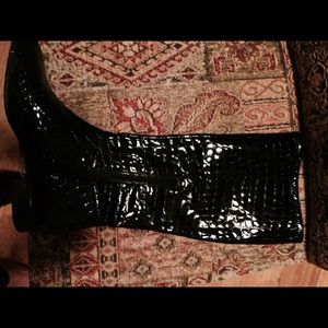 Beautiful Bandolino Black calf length boots