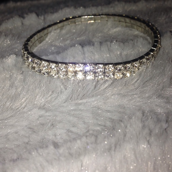 Tennis bracelet