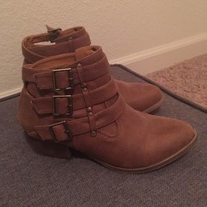 Super cute brown booties