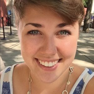 Meet your Posher, Alexandra