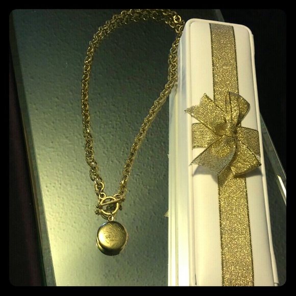 "Locket Necklace"~