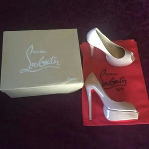 New never used red sole pumps