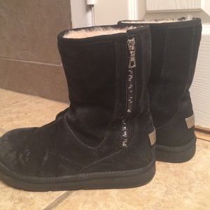 Black zip up uggs!