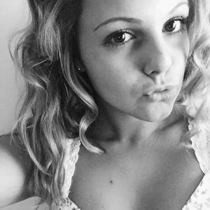 Meet your Posher, Chloe