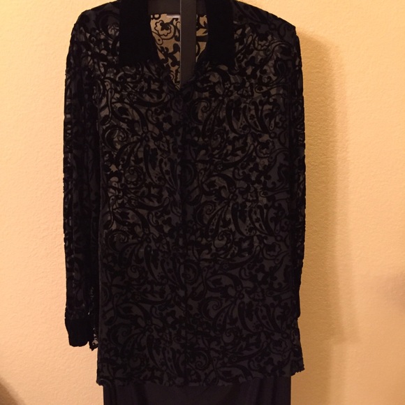 Meet your Posher, Lori. Please read first. - Picture 3 of 4