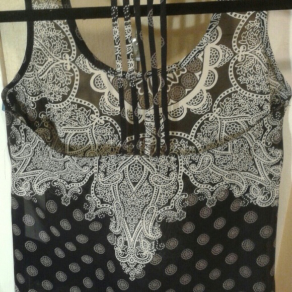 Beautiful Blouse with Paisley Design - Picture 4 of 4