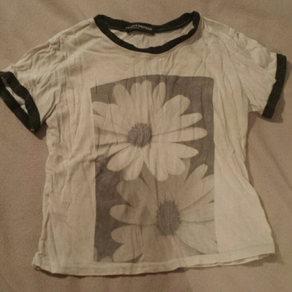 Brandy Melville daisy crop top - Picture 1 of 3