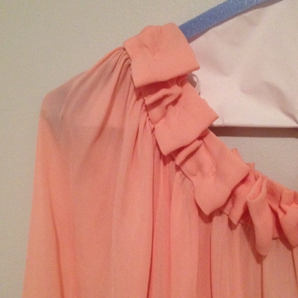 Karlie Top -- peach colored size M - Picture 2 of 3
