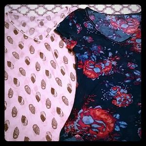 💥Sold💥 Lot of 2 Fitted Print Tees
