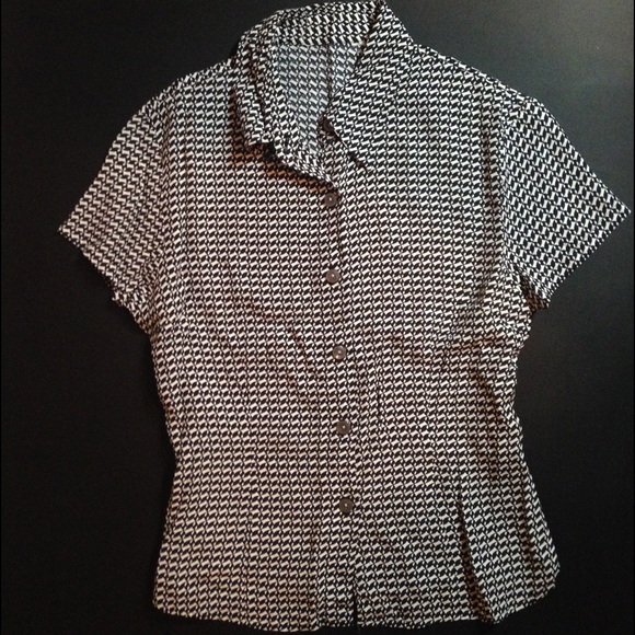 Vintage White & Navy Button Up 💕 - Picture 3 of 4