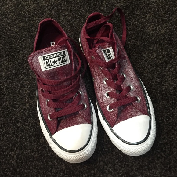 Maroon converse