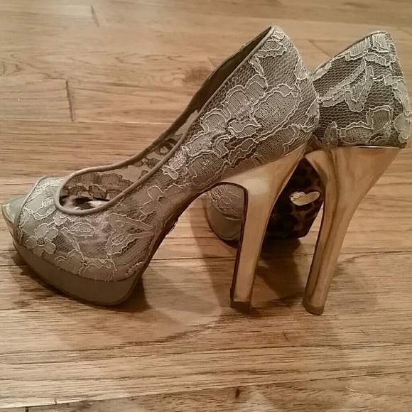 Betsey Johnson beige samantaa peep toe heels - Picture 2 of 4