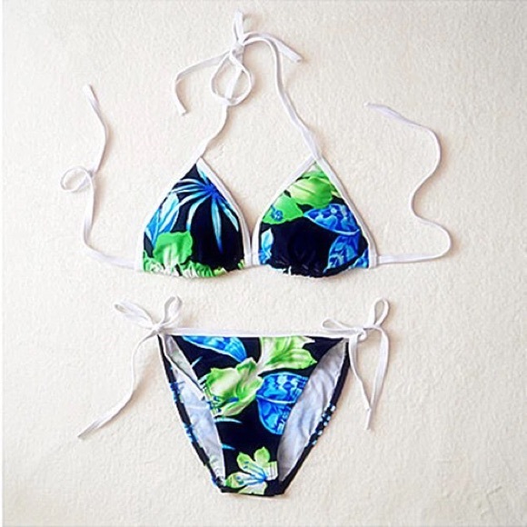 Bikini - Picture 2 of 3